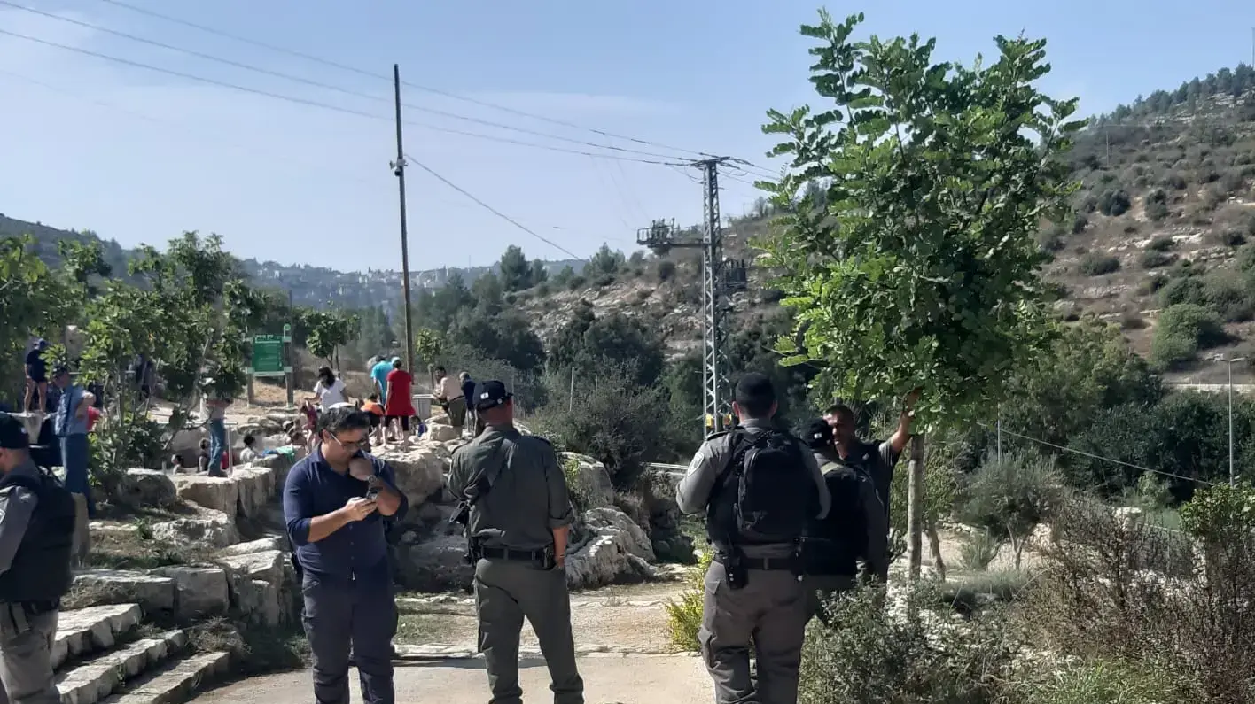 כוחות ביטחון במעין עין חניה, 15 באוקטובר 2019 כוחות ביטחון במעין עין חניה, 15 באוקטובר 2019