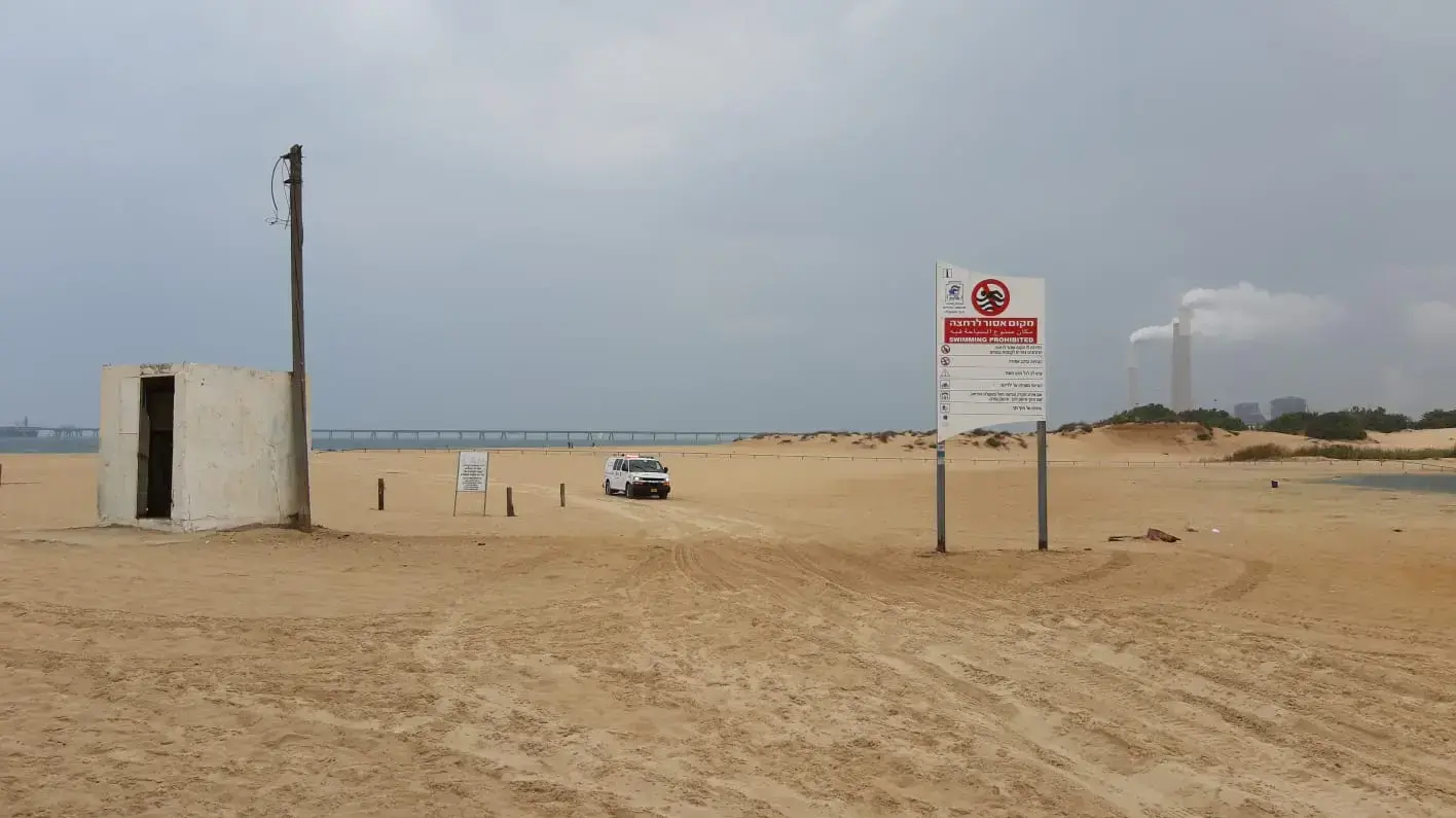 כוחות החילוץ בחוף זיקים, בשל פגיעת הברק בשלושה בני אדם כוחות החילוץ בחוף זיקים, בשל פגיעת הברק בשלושה בני אדם