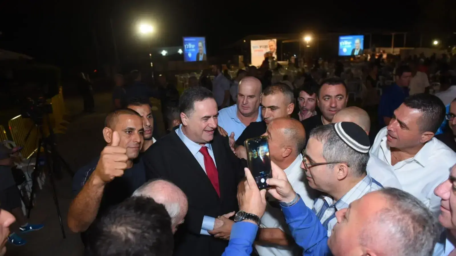 שר החוץ ישראל כ"ץ ורעייתו רונית אירחו הערב באירוע סוכות המסורתי כ4,000 פעילי ליכוד, אזרחים וחברים בביתם שבכפר אחים.15 באוקטובר 2019 שר החוץ ישראל כ"ץ ורעייתו רונית אירחו הערב באירוע סוכות המסורתי כ4,000 פעילי ליכוד, אזרחים וחברים בביתם שבכפר אחים.15 באוקטובר 2019