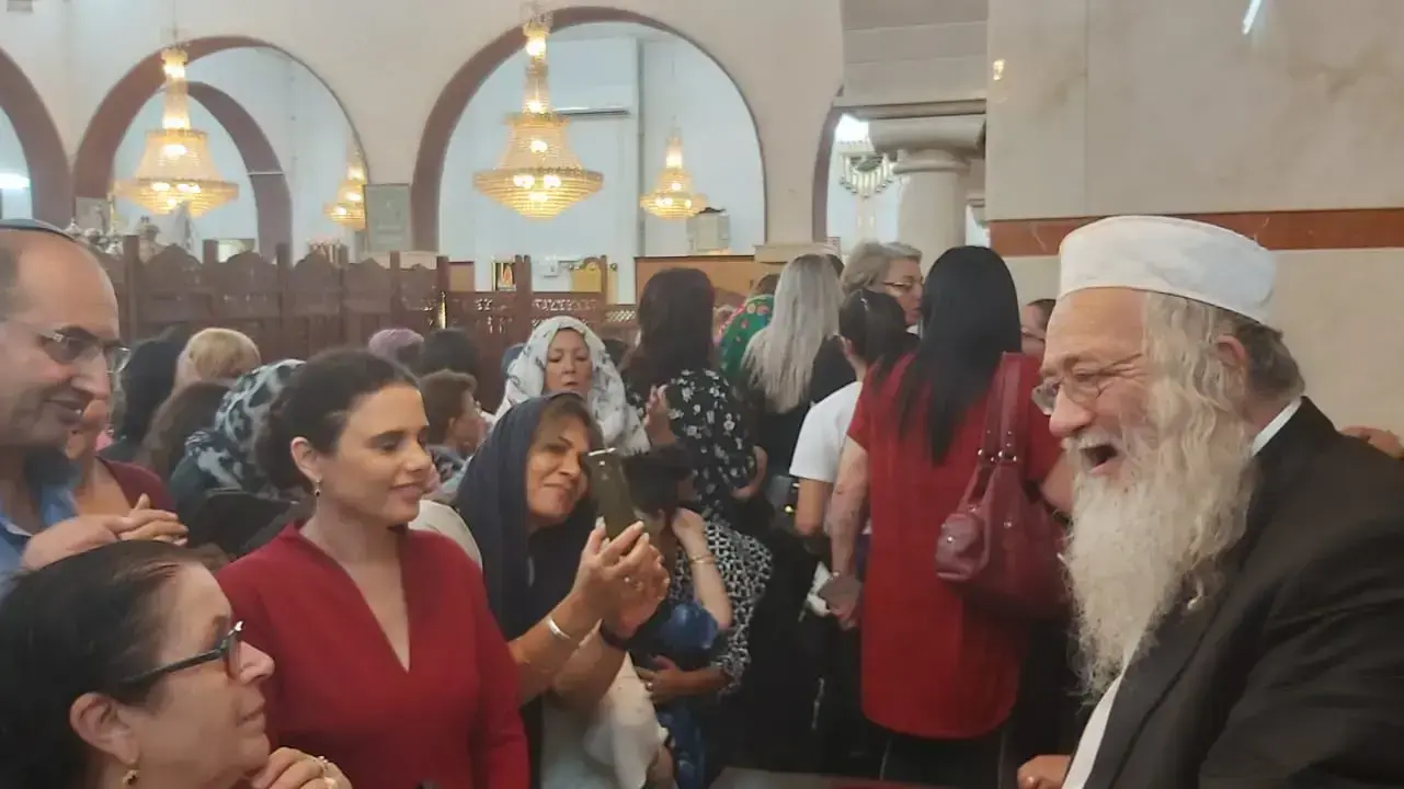 איילת שקד בהילולה השנתית של יוצאי לוב בבית הכנסת בושאייף שבמושב זיתן, 16 באוקטובר 2019 איילת שקד בהילולה השנתית של יוצאי לוב בבית הכנסת בושאייף שבמושב זיתן, 16 באוקטובר 2019
