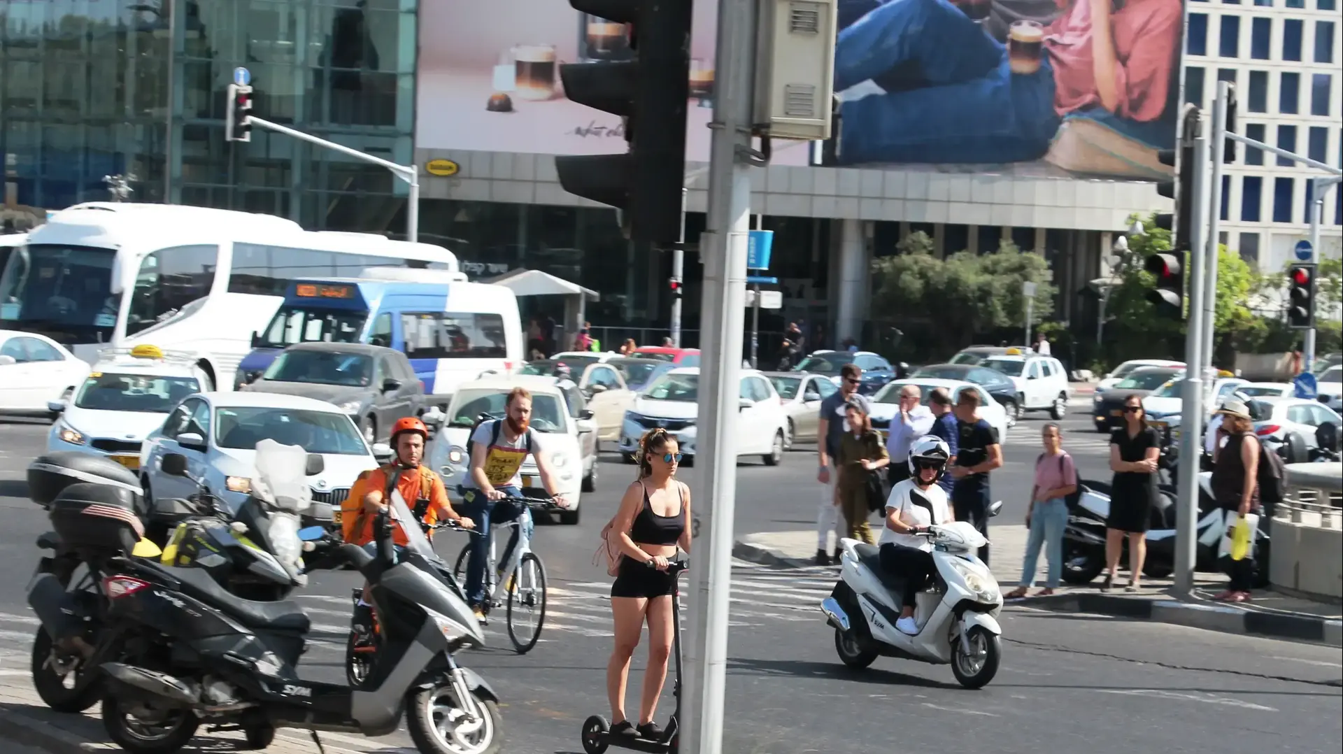 כאוס על שניים