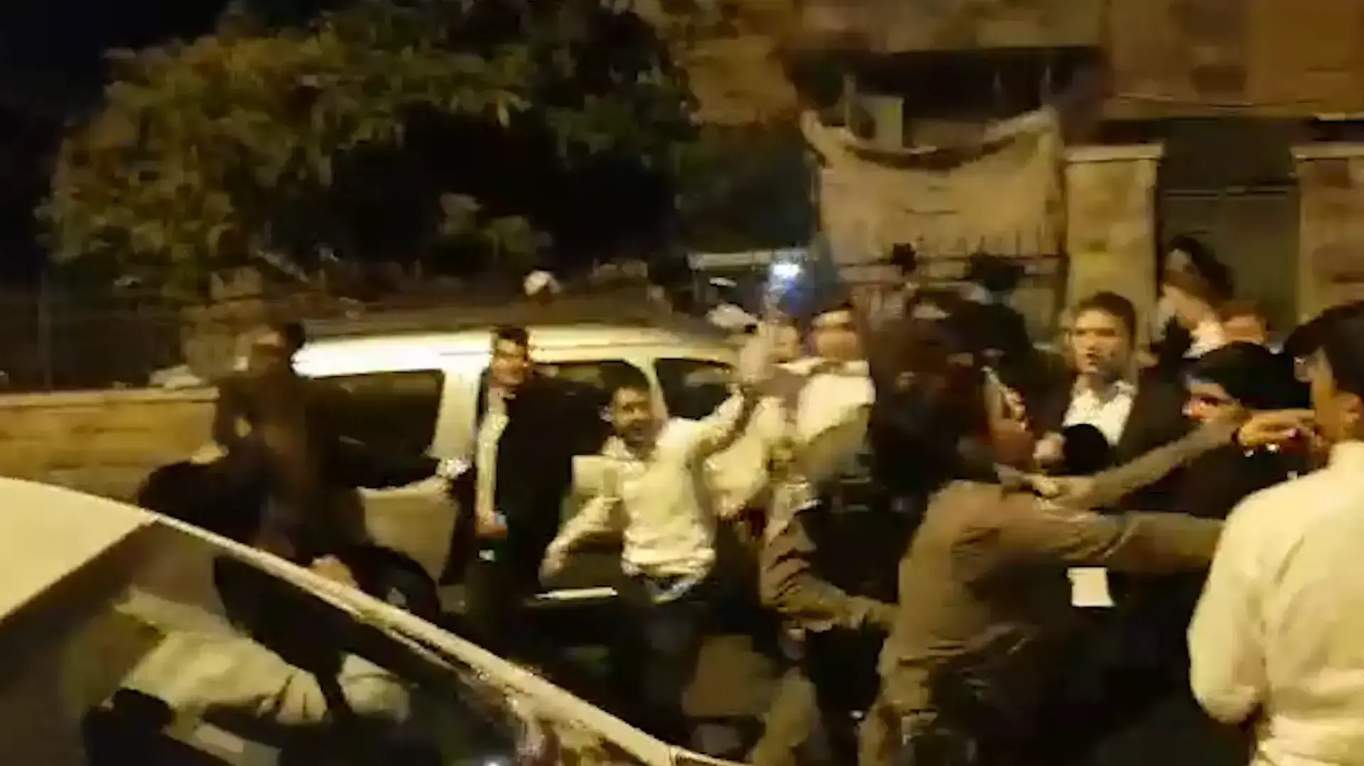 מאות חרדים קיצונים בעימותים עם שוטרים בירושלים מאות חרדים קיצונים בעימותים עם שוטרים בירושלים