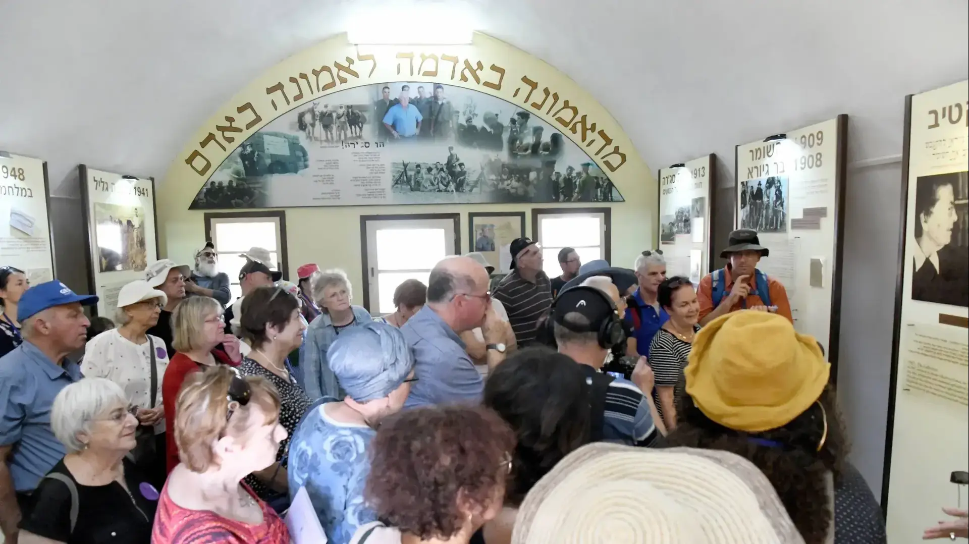 משפחות לוחמי ארגון השומר בחלקת הקבר בכפר גלעדי במלאת 110 שנה להקמת הארגון ו-100 שנה לפירוקו
משפחות לוחמי ארגון השומר בחלקת הקבר בכפר גלעדי במלאת 110 שנה להקמת הארגון ו-100 שנה לפירוקו