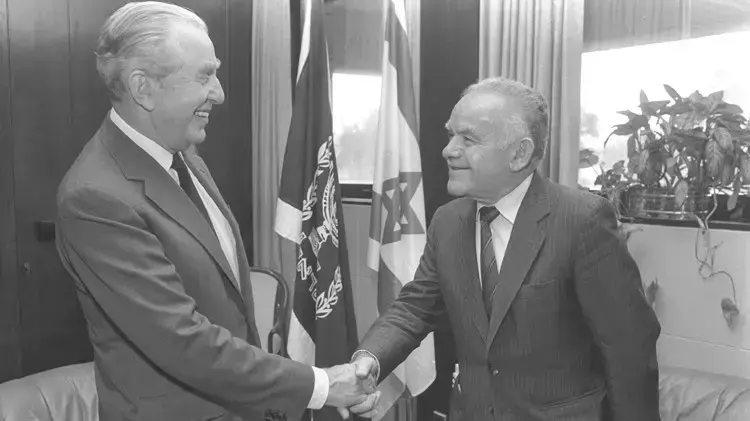 יצחק שמיר עם חיים הרצוג, 1986 יצחק שמיר עם חיים הרצוג, 1986