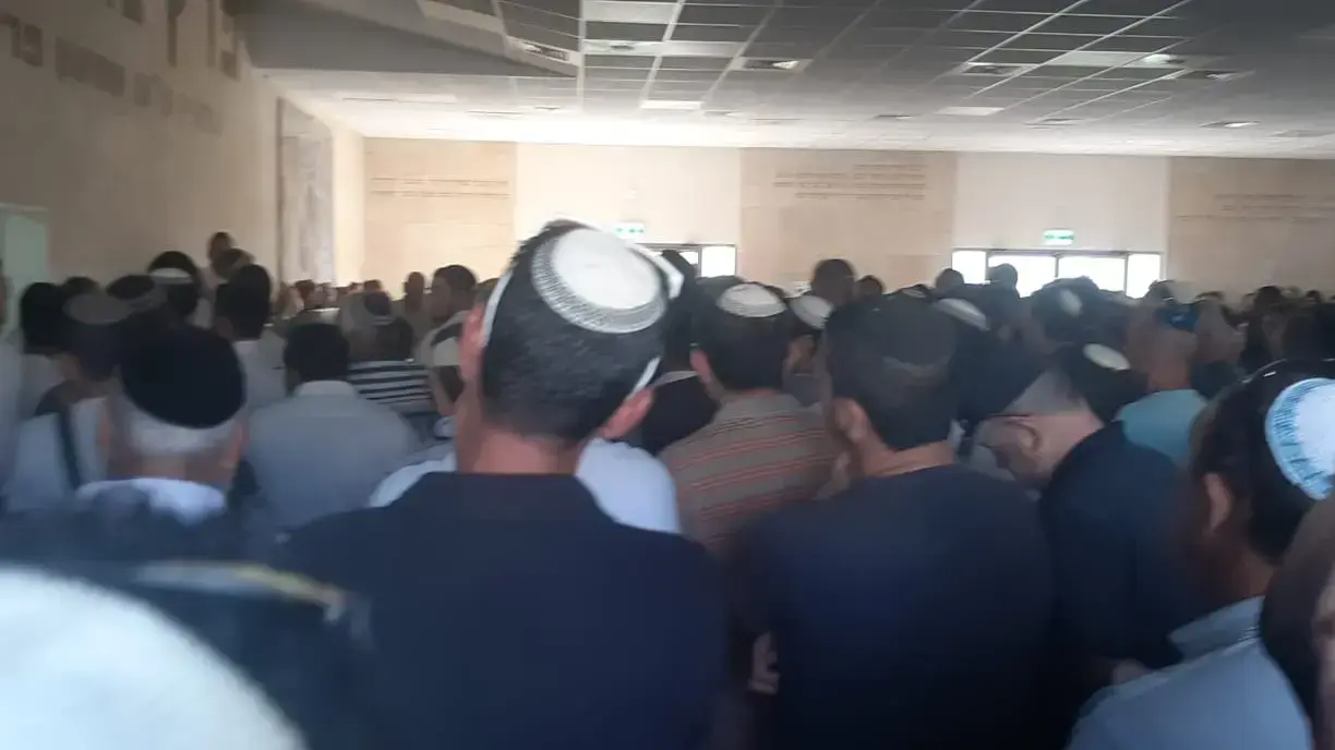 הלוויתו של ציון פרץ ההרוג בתאונת הדרכים בבאר שבע 17 באוקטובר 2019 הלוויתו של ציון פרץ ההרוג בתאונת הדרכים בבאר שבע 17 באוקטובר 2019