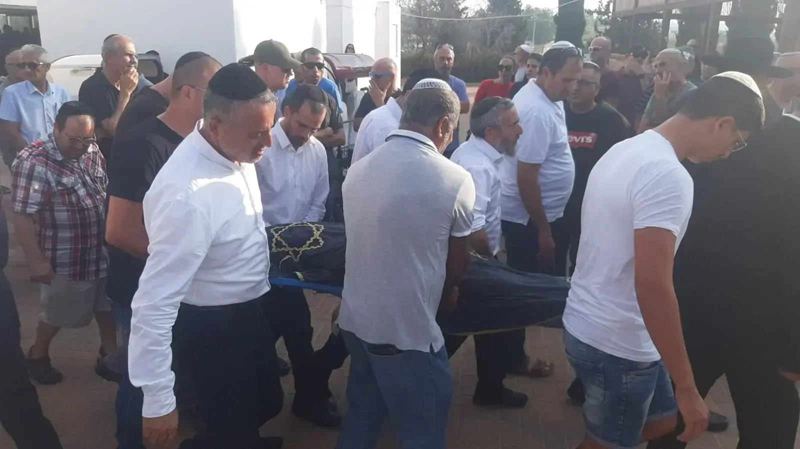 הלוויתו של ציון פרץ ההרוג בתאונת הדרכים בבאר שבע 17 באוקטובר 2019 הלוויתו של ציון פרץ ההרוג בתאונת הדרכים בבאר שבע 17 באוקטובר 2019