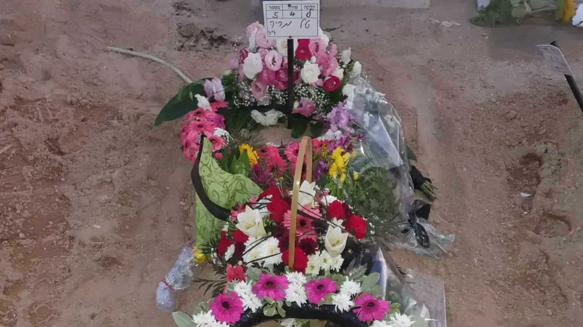 קברה של מריה טל שנרצחה על פםי החשד ע"י בעלה מקסים טל בביתם בקריית ביאליק קברה של מריה טל שנרצחה על פםי החשד ע"י בעלה מקסים טל בביתם בקריית ביאליק