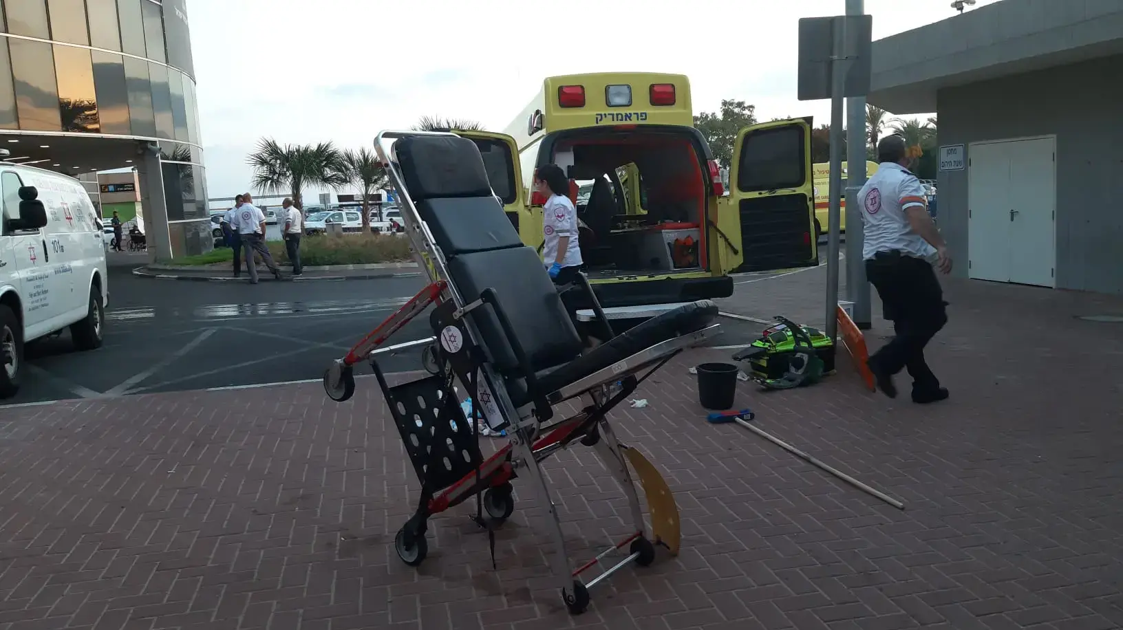 פינוי הפצועים מזירת התאונה במחלף בן שמן לבית החולים תל השומר, בת 12 ואם בת 30 נהרגו, 19 אוקטובר 2019 פינוי הפצועים מזירת התאונה במחלף בן שמן לבית החולים תל השומר, בת 12 ואם בת 30 נהרגו, 19 אוקטובר 2019