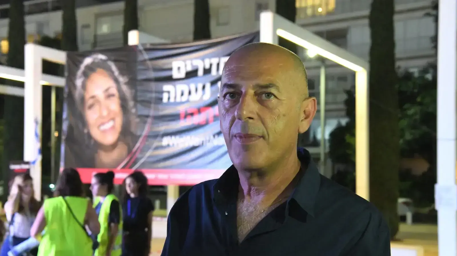 ישראל כהן דוד של נעמה יששכר, מפגן תמיכה בישראלית שנשלחה ל-7.5 שנות מאסר ברוסיה בכיכר הבימה בתל אביב, 10 אוקטובר 2019 ישראל כהן דוד של נעמה יששכר, מפגן תמיכה בישראלית שנשלחה ל-7.5 שנות מאסר ברוסיה בכיכר הבימה בתל אביב, 10 אוקטובר 2019