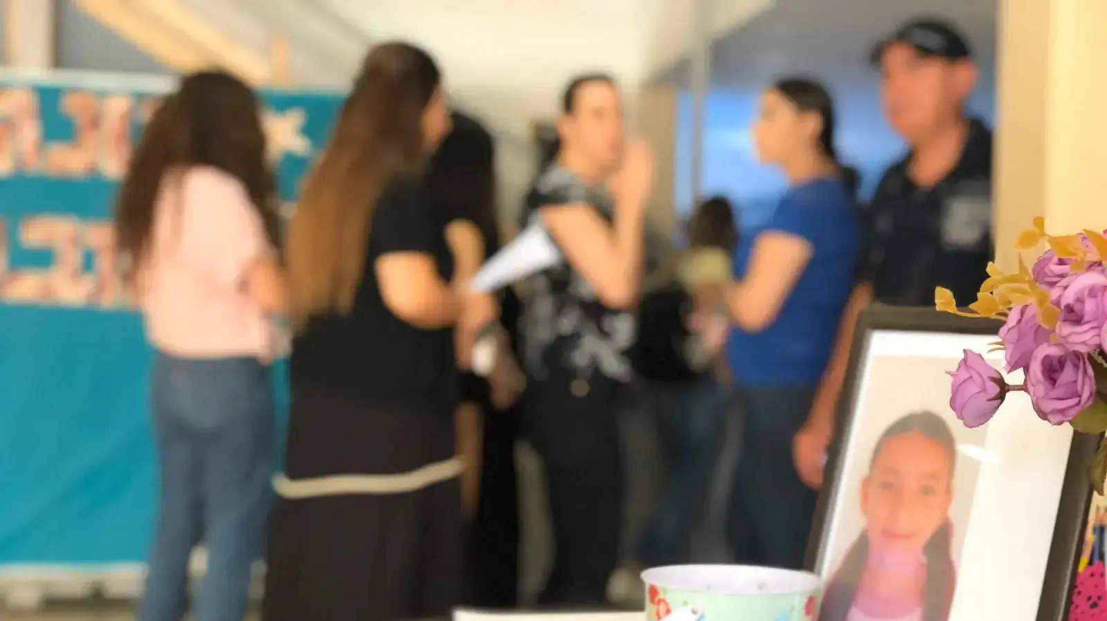 פינת זיכרון לענת רוזנברג בת ה-13 שנהרגה בתאונת הדרכים בכביש 6, ליד מחלף בן שמן, חטיבת הביניים רודמן בקריית ים, 20 באוקטובר 2019 פינת זיכרון לענת רוזנברג בת ה-13 שנהרגה בתאונת הדרכים בכביש 6, ליד מחלף בן שמן, חטיבת הביניים רודמן בקריית ים, 20 באוקטובר 2019