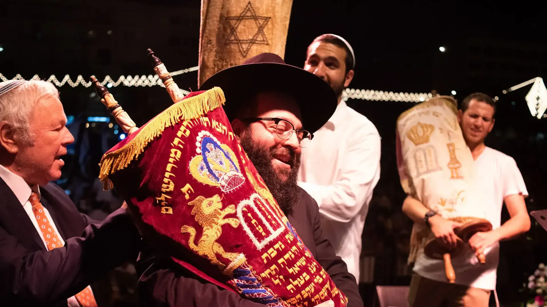 הקפות שניות בשמחת תורה, כיכר רבין ת"א, 21 באוקטובר 2019 הקפות שניות בשמחת תורה, כיכר רבין ת"א, 21 באוקטובר 2019