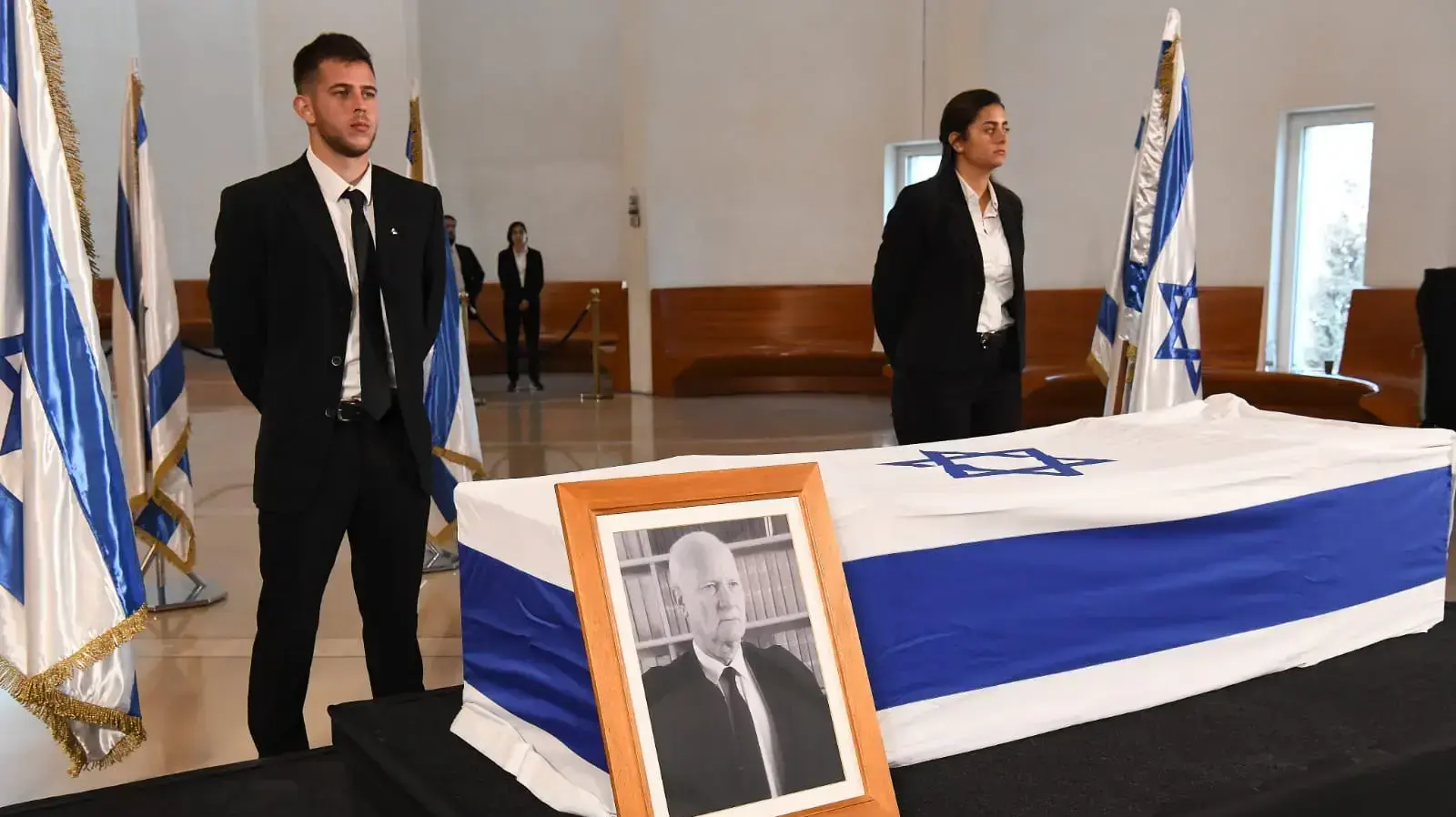 ארונו של נשיא בית המשפט העליון לשעבר מאיר שמגר מוצב בבניין בית המשפט העליון בירושלים. 22 באוקטובר 2019.