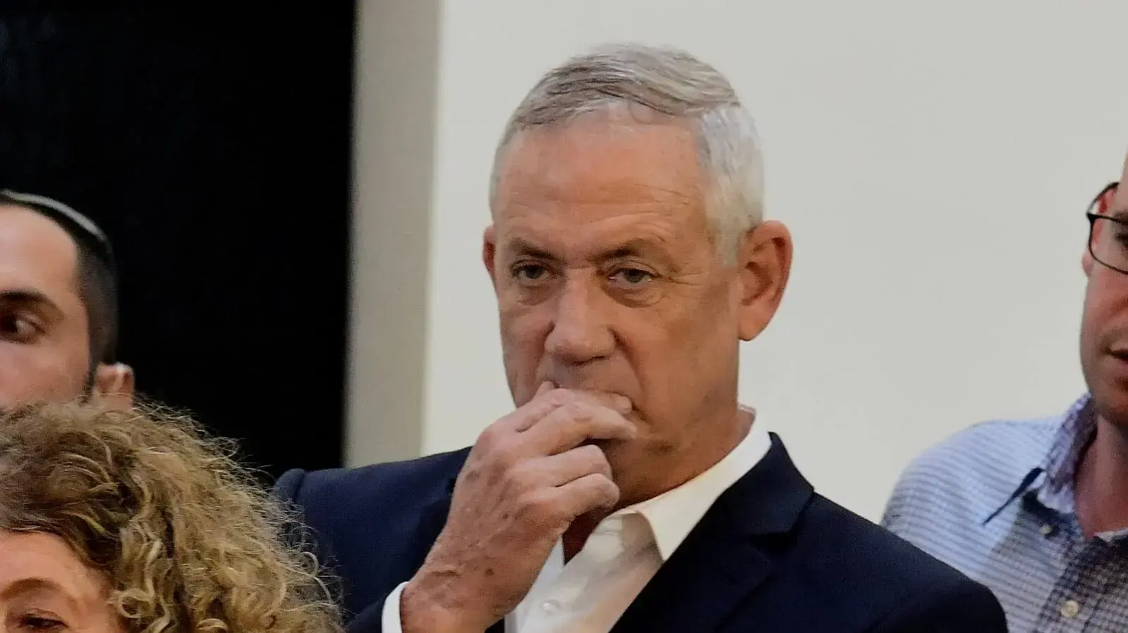 יו"ר כחול לבן בני גנץ בטקס אשכבת נשיא בית המשפט העליון לשעבר מאיר שמגר שמוצב בניין בית המשפט העליון בירושלים. 22 באוקטובר 2019 יו"ר כחול לבן בני גנץ בטקס אשכבת נשיא בית המשפט העליון לשעבר מאיר שמגר שמוצב בניין בית המשפט העליון בירושלים. 22 באוקטובר 2019
