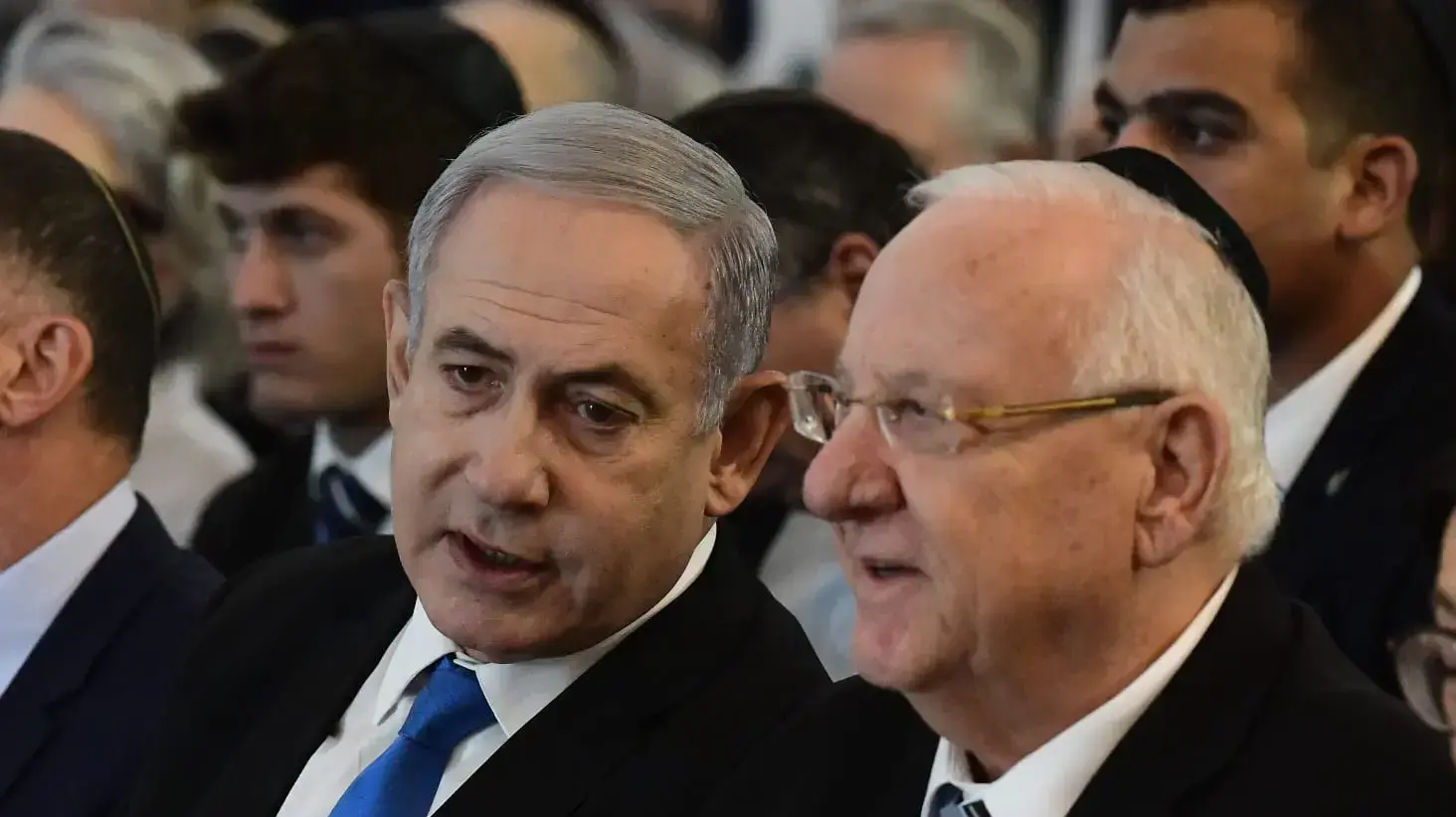 נשיא המדינה ראובן רובי ריבלין וראש הממשלה בנימין נתניהו בטקס אשכבת נשיא בית המשפט העליון לשעבר מאיר שמגר שמוצב בניין בית המשפט העליון בירושלים. 22 באוקטובר 2019 נשיא המדינה ראובן רובי ריבלין וראש הממשלה בנימין נתניהו בטקס אשכבת נשיא בית המשפט העליון לשעבר מאיר שמגר שמוצב בניין בית המשפט העליון בירושלים. 22 באוקטובר 2019