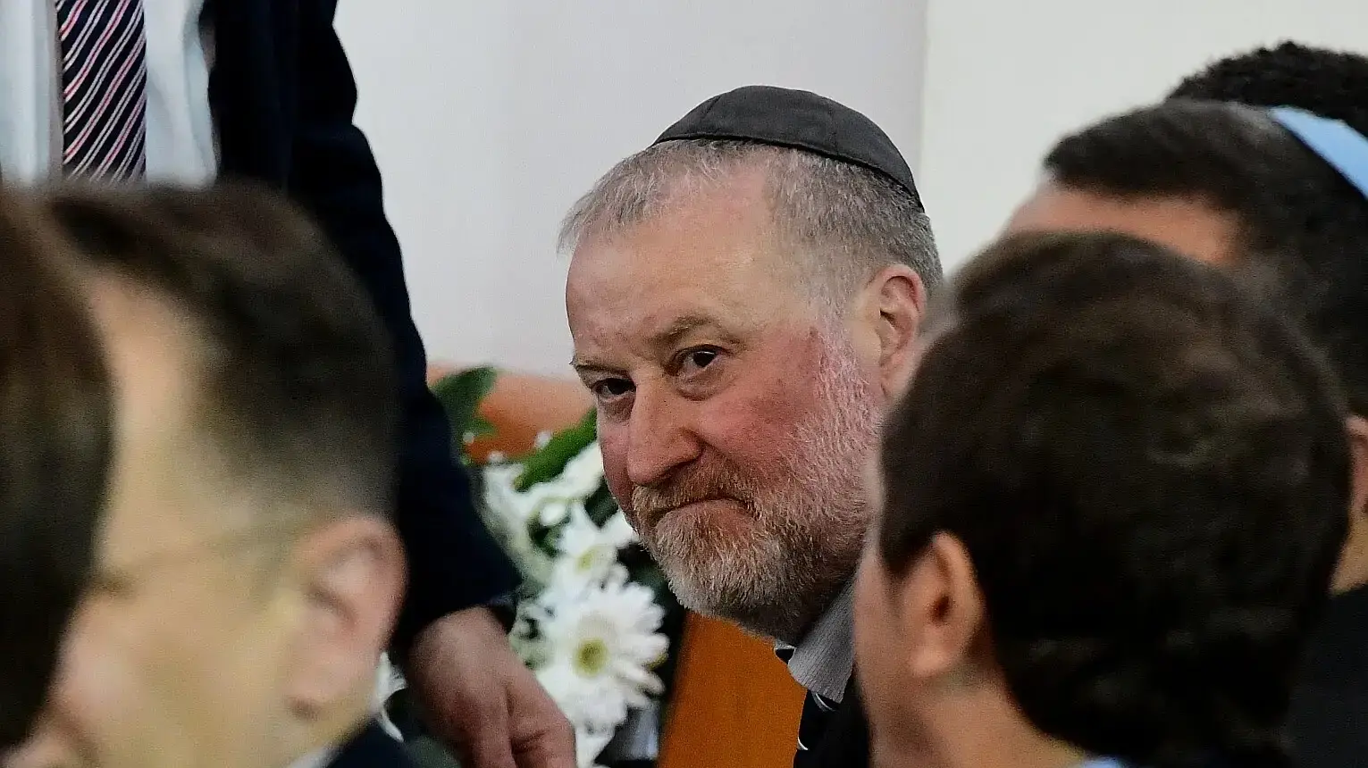 היועמ"ש אביחי מנדלבליטבטקס אשכבת נשיא בית המשפט העליון לשעבר מאיר שמגר שמוצב בניין בית המשפט העליון בירושלים. 22 באוקטובר 2019 היועמ"ש אביחי מנדלבליטבטקס אשכבת נשיא בית המשפט העליון לשעבר מאיר שמגר שמוצב בניין בית המשפט העליון בירושלים. 22 באוקטובר 2019
