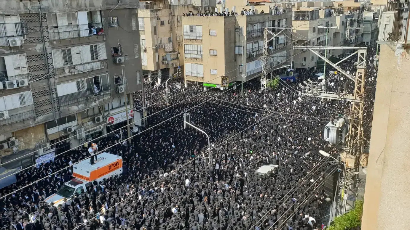 מסע הלוויה של הרב ניסים קרליץ בבני ברק. 22 באוקטובר 2019. מסע הלוויה של הרב ניסים קרליץ בבני ברק. 22 באוקטובר 2019.