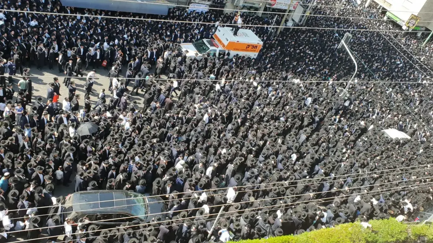 מסע הלוויה של הרב ניסים קרליץ בבני ברק. 22 באוקטובר 2019. מסע הלוויה של הרב ניסים קרליץ בבני ברק. 22 באוקטובר 2019.