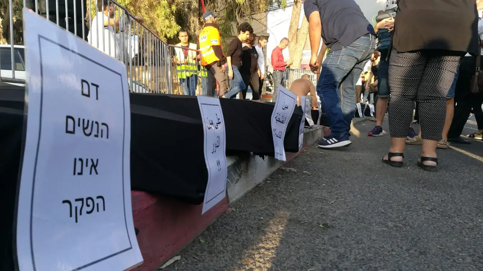 הפגנה כנגד האלימות הגואה במגזר הערבי, מול תחנת המשטרה בנצרת 22 באוקטבור 2019 הפגנה כנגד האלימות הגואה במגזר הערבי, מול תחנת המשטרה בנצרת 22 באוקטבור 2019