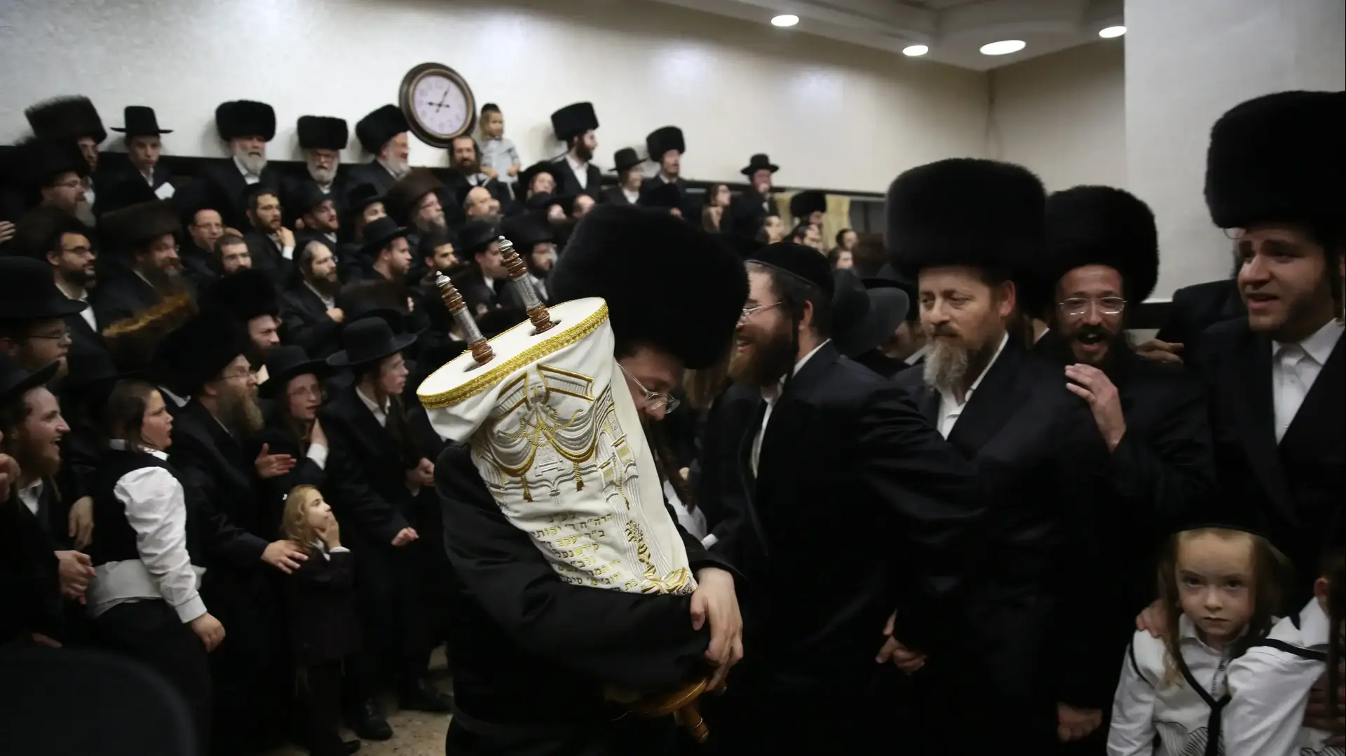 הקהל בבית המדרש של רבי שאול אלתר, בהקפות שניות הקהל בבית המדרש של רבי שאול אלתר, בהקפות שניות