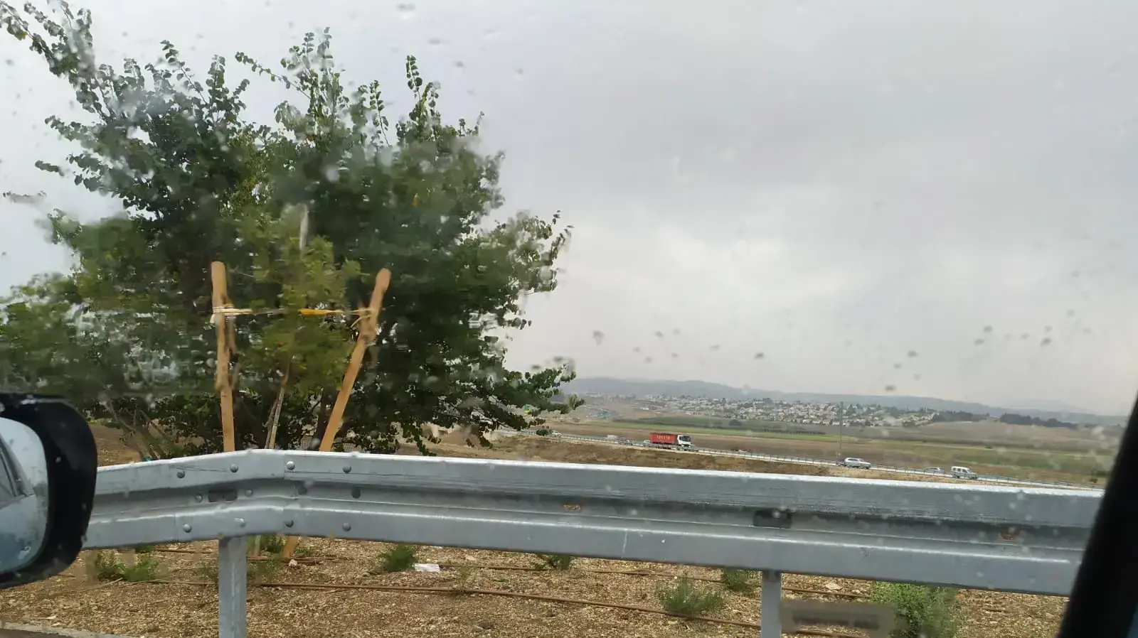 גשם בדרך מיקנעם לטבעון גשם בדרך מיקנעם לטבעון