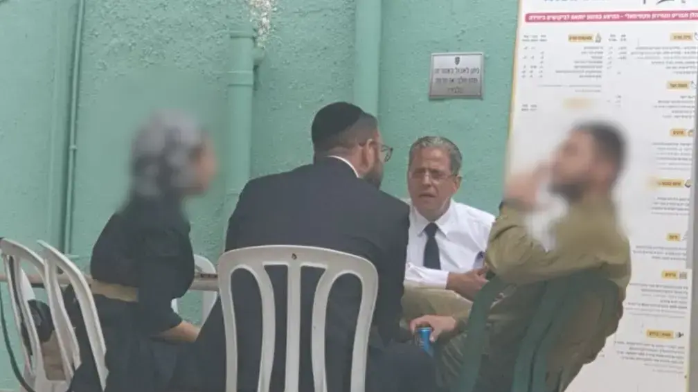 אחד החשודים בתקפית בדואים בדרום והוריו 23 באוקטובר 2019 אחד החשודים בתקפית בדואים בדרום והוריו 23 באוקטובר 2019
