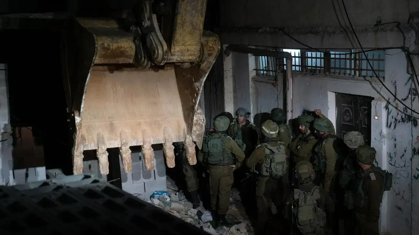 הריסת מבנה בית משפחת המחבל איסלאם יוסף אבו חמיד במחנה הפליטים אל עמרי, אוקטובר 2019 הריסת מבנה בית משפחת המחבל איסלאם יוסף אבו חמיד במחנה הפליטים אל עמרי, אוקטובר 2019