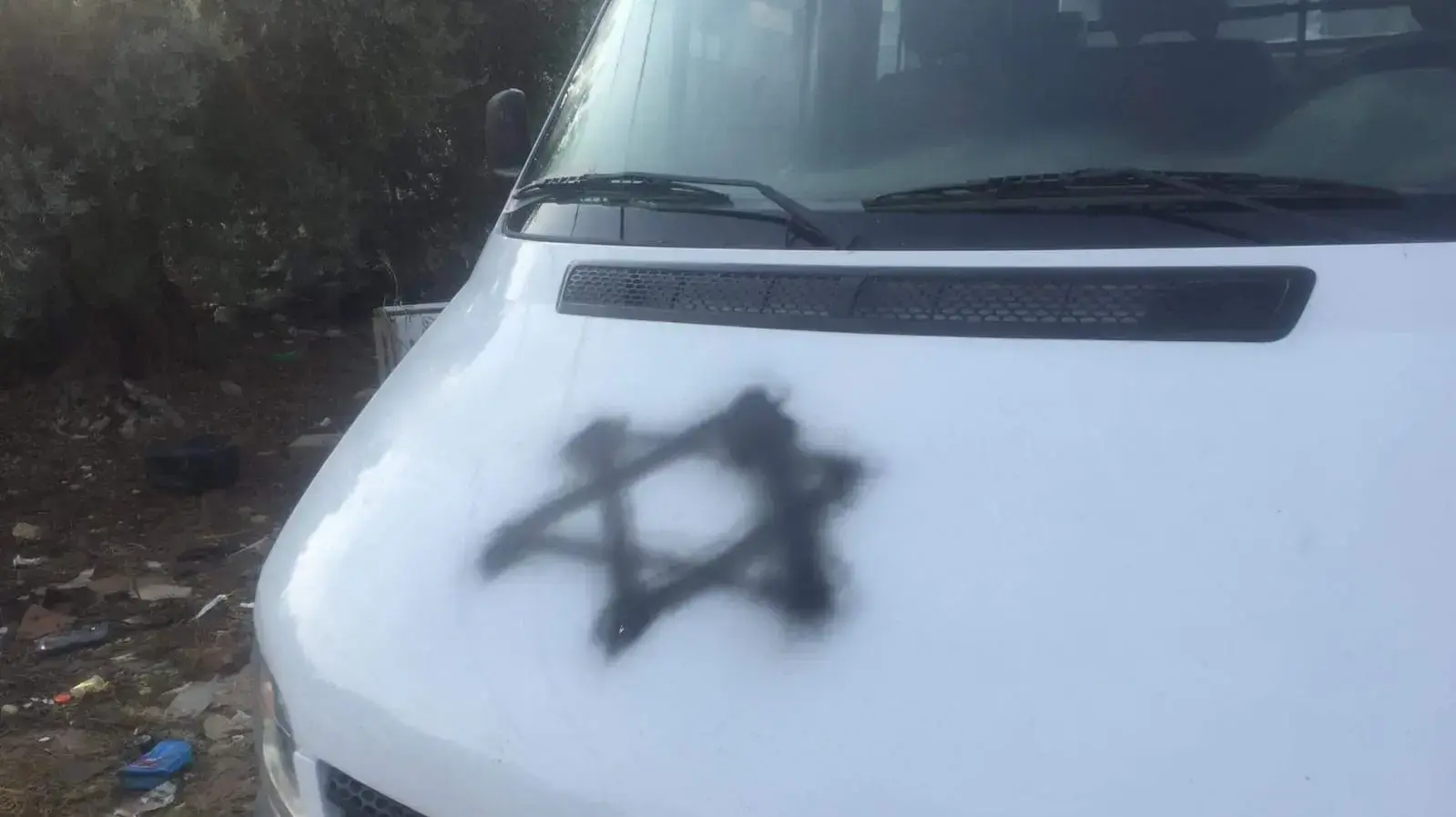 כתובת שרוססה על רכב בכפר יתמא, 25 באוקטובר 2019 כתובת שרוססה על רכב בכפר יתמא, 25 באוקטובר 2019