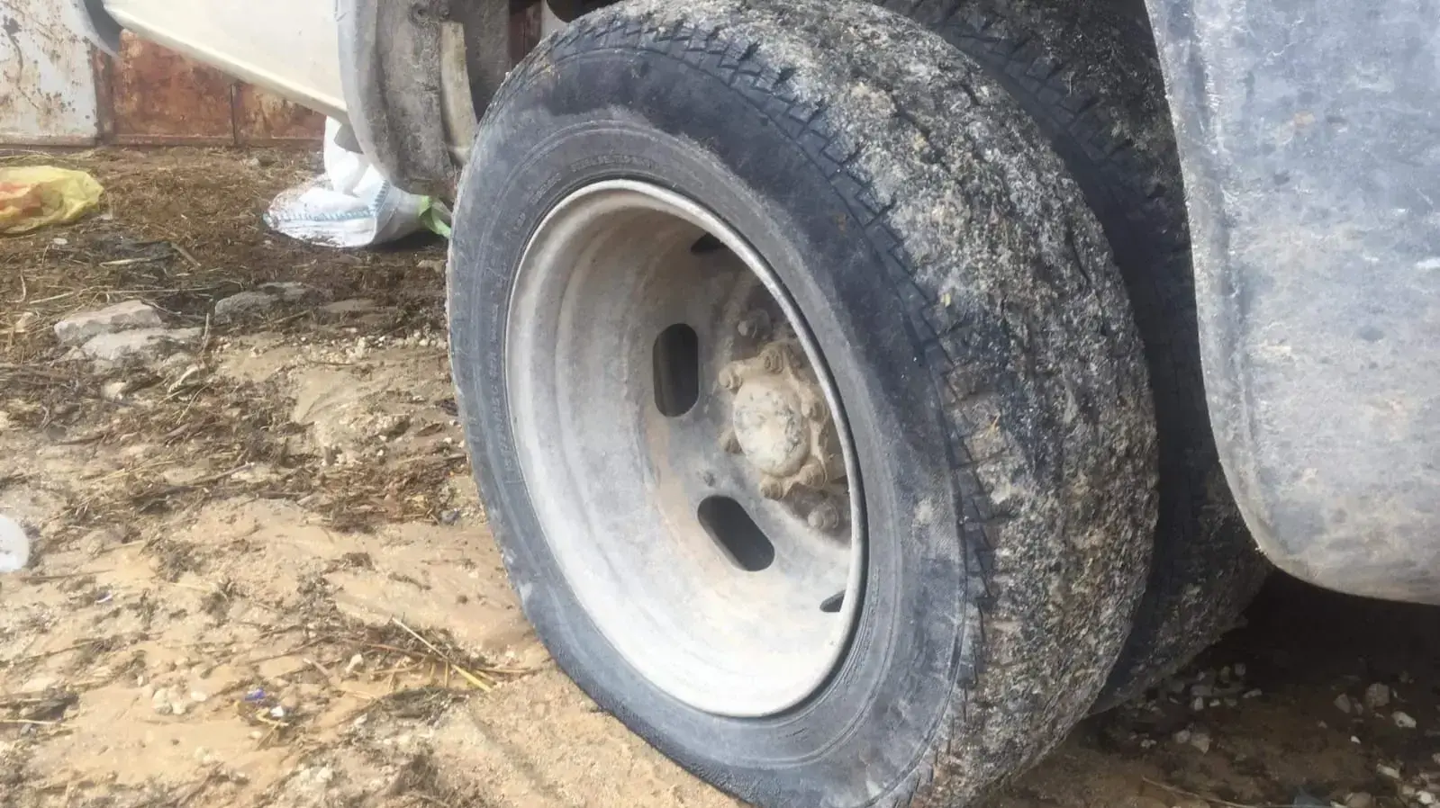 צמיג רכב שנוקב בכפר יתמא, 25 באוקטובר 2019 צמיג רכב שנוקב בכפר יתמא, 25 באוקטובר 2019