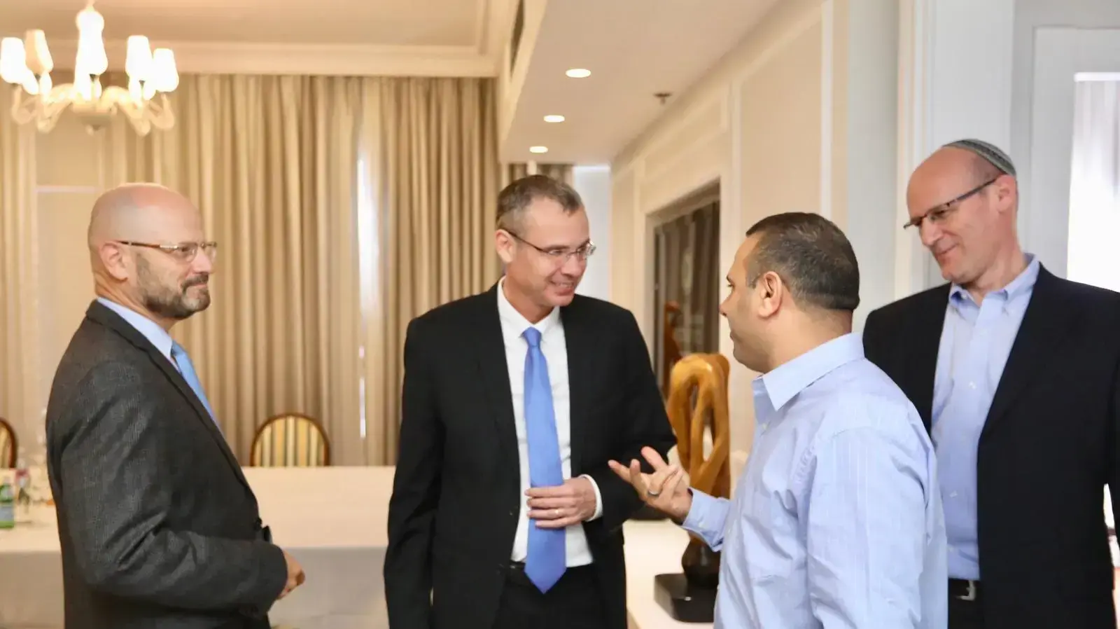פגישת צוותי המו"מ של הליכוד וכחול לבן בכפר המכבייה 27 באוקטובר 2019 פגישת צוותי המו"מ של הליכוד וכחול לבן בכפר המכבייה 27 באוקטובר 2019