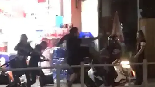 תיעוד מתוך שוד הפיצוציה בבת ים תיעוד מתוך שוד הפיצוציה בבת ים