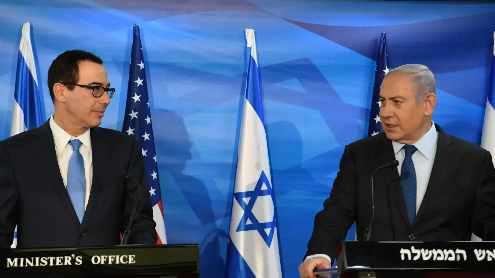 ראש הממשלה, בנימין נתניהו ומזכיר האוצר של ארה"ב סטיבן מנוצ'ין, במהלך נאומם בלשכת רה"מ, ירושלים 28 באוקטובר 2019 
