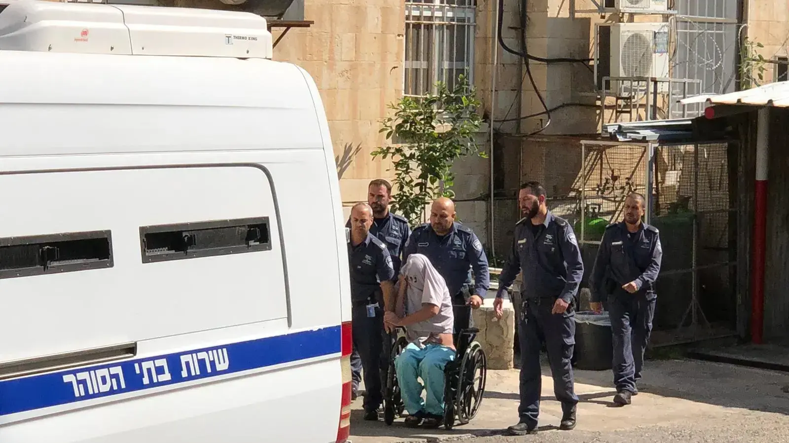 אלירן מלול מפונה בחזרה מבית המשפט שלום ירושלים לאחר ששוב התלונן על פצעיו. הדיון ייערך בהיעדרו, מעצרו צפוי להיות מוארך עד יום חמישי בהסכמת הצדדים, 29 באוקטובר 2019 אלירן מלול מפונה בחזרה מבית המשפט שלום ירושלים לאחר ששוב התלונן על פצעיו. הדיון ייערך בהיעדרו, מעצרו צפוי להיות מוארך עד יום חמישי בהסכמת הצדדים, 29 באוקטובר 2019