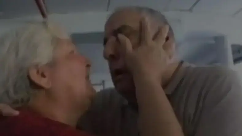 ויקטור קטן ואשתו במהלך אירוע הירי בחניון בקניון ברמלה 30 באוקטובר 2019 
