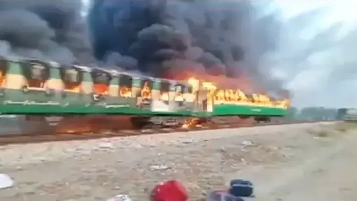 שריפה ברכבת במחוז פונג'ב, פקיסטן, 31 באוקטובר 2019 שריפה ברכבת במחוז פונג'ב, פקיסטן, 31 באוקטובר 2019