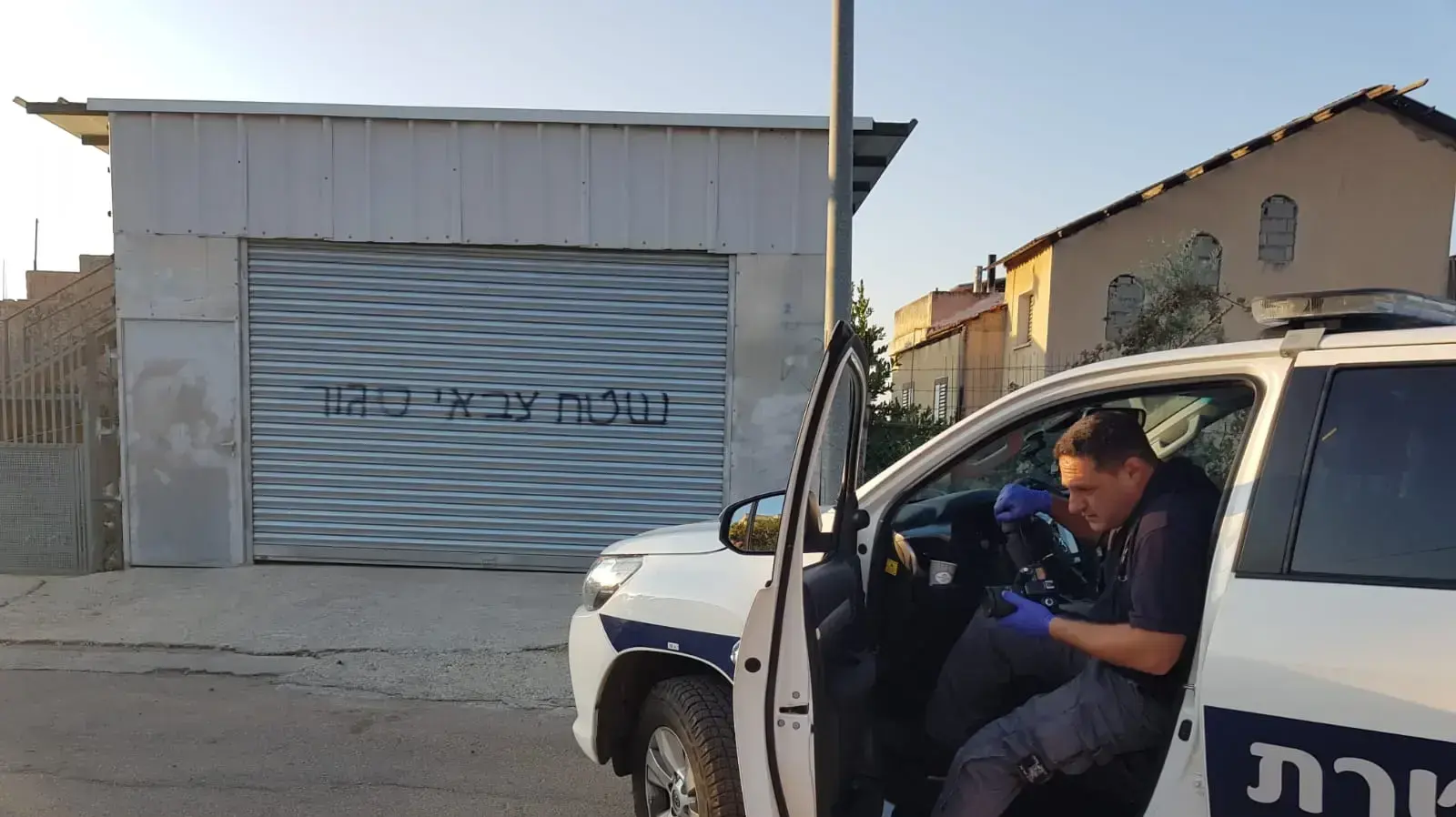 אלמונים ריססו בצפת כתובות נאצה הקשורות ליצהר, בשכונה הערבית עכברה.