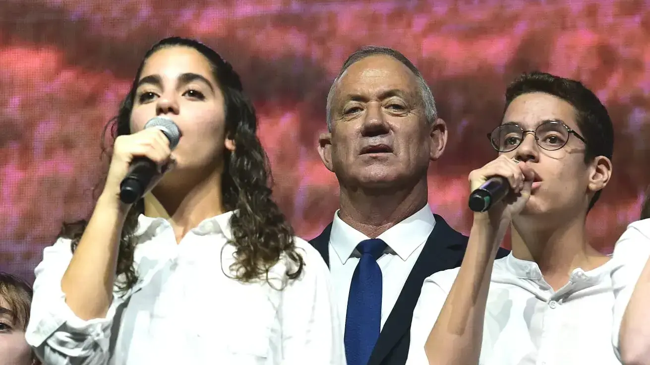 יו"ר כחול לבן בני גנץ בעצרת לזכר ראש הממשלה יצחק רבין, כיכר רבין תל אביב, 2 בנובמבר 2019 יו"ר כחול לבן בני גנץ בעצרת לזכר ראש הממשלה יצחק רבין, כיכר רבין תל אביב, 2 בנובמבר 2019