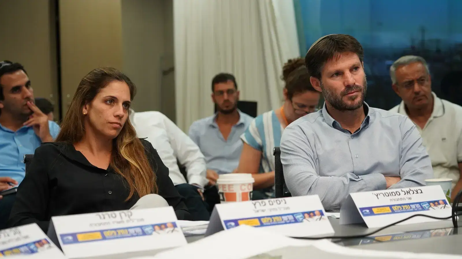 שר התחבורה בצלאל סמוטריץ' בפגישה לקראת תחילת האכיפה בנתיב התחבורה החדש המיועד לשתי נוסעים ומעלה, נובמבר 2019 שר התחבורה בצלאל סמוטריץ' בפגישה לקראת תחילת האכיפה בנתיב התחבורה החדש המיועד לשתי נוסעים ומעלה, נובמבר 2019