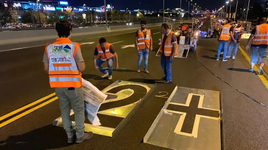 עובדים במסלול נתיב פלוס החדש שבו תופעל האכיפה החל מהיום, 3 בנובמבר 2019 עובדים במסלול נתיב פלוס החדש שבו תופעל האכיפה החל מהיום, 3 בנובמבר 2019