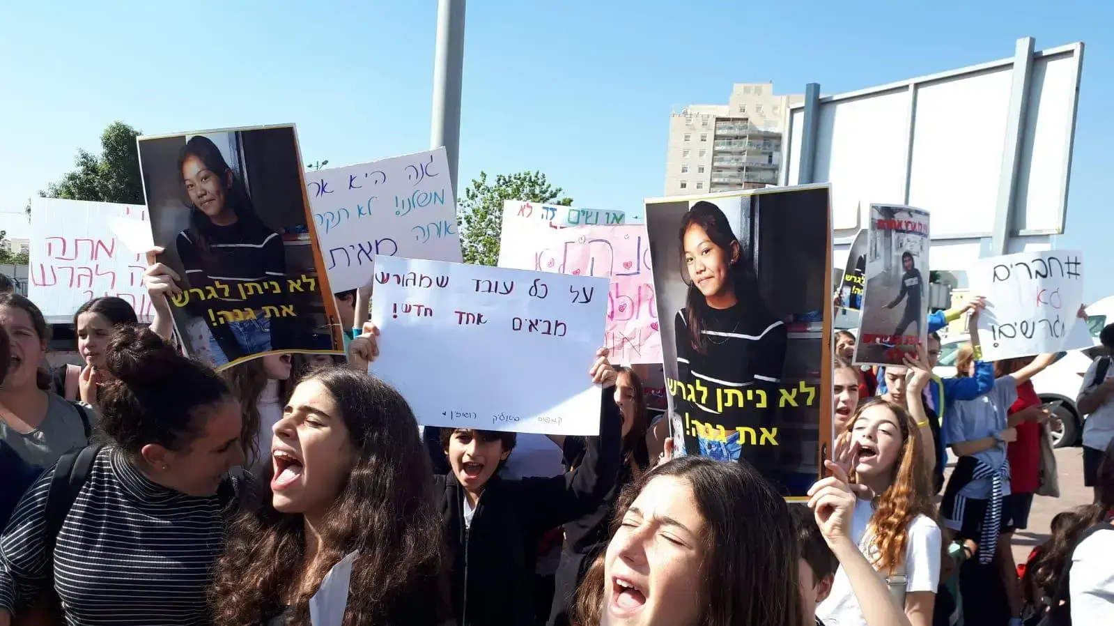 הפגנה למען שחרורם של שתי עובדות זרות וילדיהן מחוץ לכלא גבעון 3 בנובמבר 2019 הפגנה למען שחרורם של שתי עובדות זרות וילדיהן מחוץ לכלא גבעון 3 בנובמבר 2019