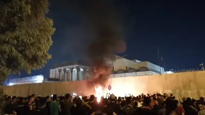 הפגנה מחוץ לקונסוליה האיראנית בעיר כרבלא, עיראק, 3 בנובמבר 2019