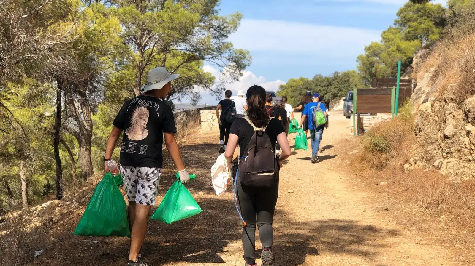 ניקיון הר תבור לקראת פריחת החלמוניות ניקיון הר תבור לקראת פריחת החלמוניות