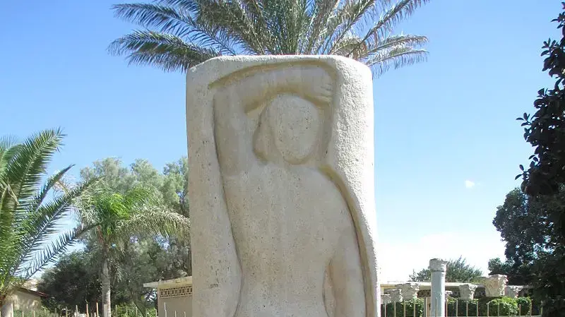 אנדרטה לזכרה של חנה סנש נבנתה ע"י האמן ההונגרי ANDREAS BECK,שדות ים 2007 אנדרטה לזכרה של חנה סנש נבנתה ע"י האמן ההונגרי ANDREAS BECK,שדות ים 2007