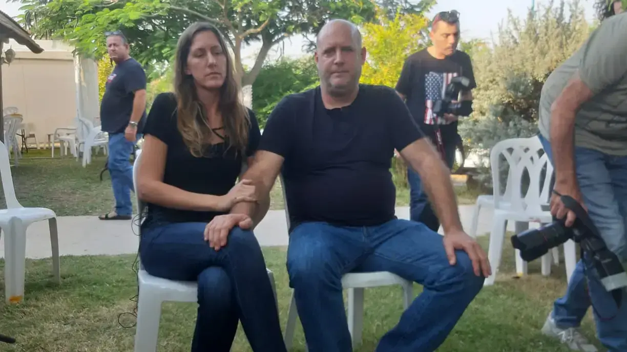 מעיין וגיל אהרונוביץ', ילדיה של אסתי שנרצחה, ב"ש, 6 בנובמבר 2019 מעיין וגיל אהרונוביץ', ילדיה של אסתי שנרצחה, ב"ש, 6 בנובמבר 2019