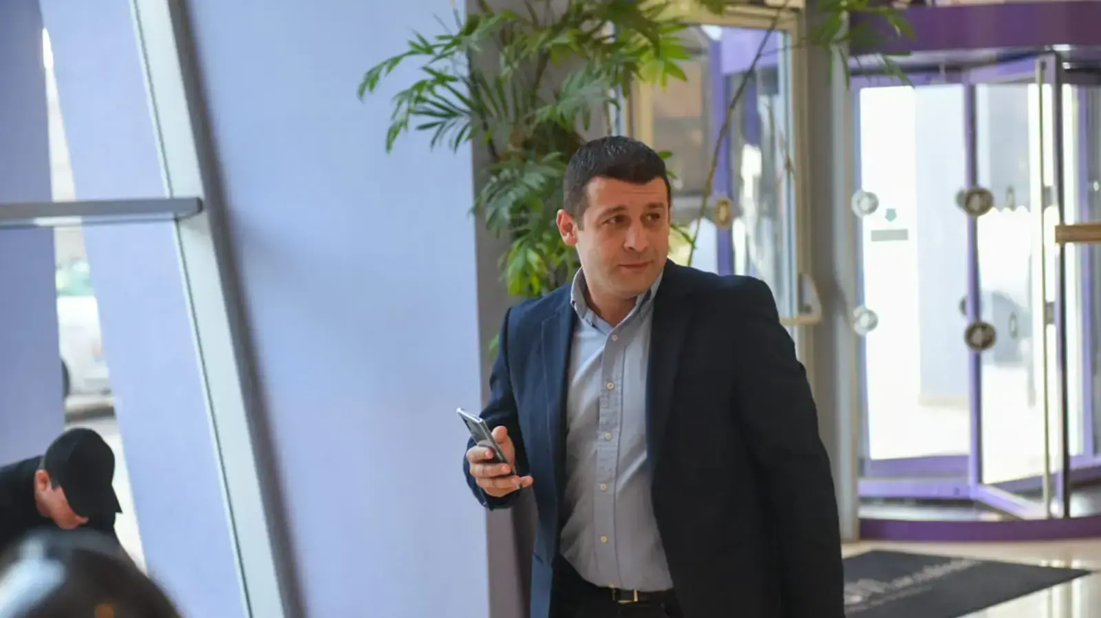 אלכס קושניר מישראל ביתנו מגיע לפגישת מו"מ עם ישראל ביתנו בכפר המכביה, 7 בנובמבר 2019