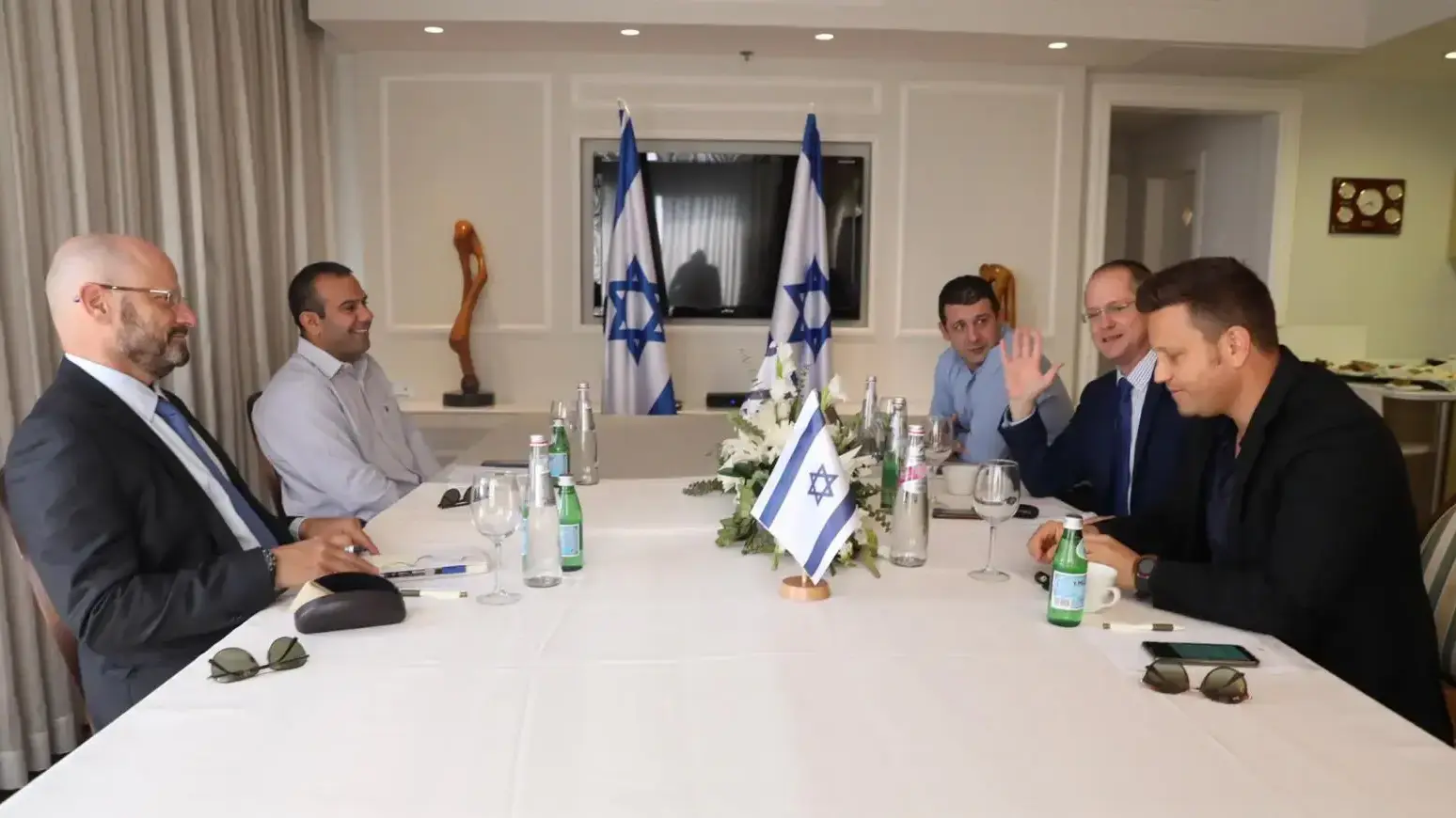 פגישת צוותי מו"מ כחול לבן וישראל ביתנו בכפר המכביה, 7 בנובמבר 2019