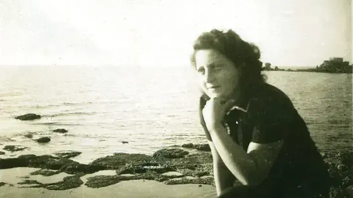 חנה סנש בשדות ים חנה סנש בשדות ים
