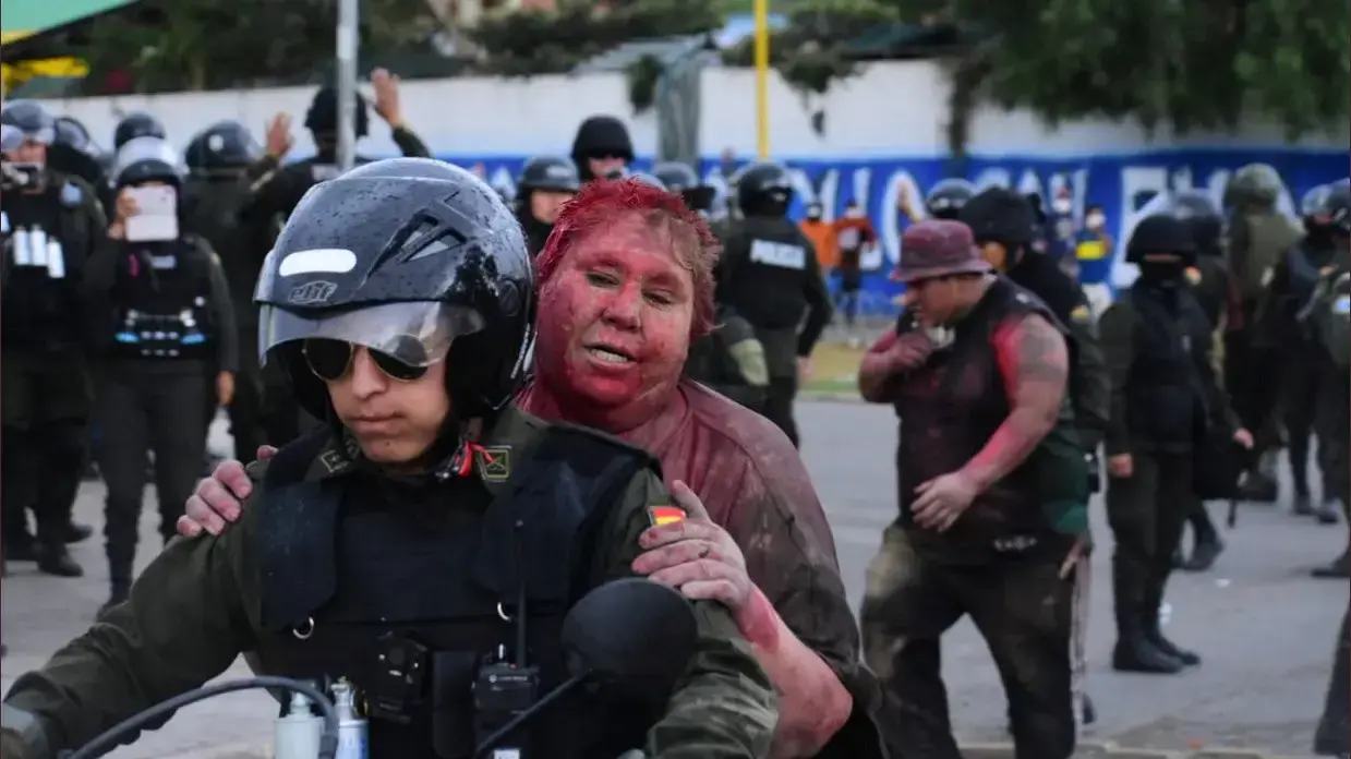 פטרישיה ארקה ראשת עיר ממחוז קוצ'במבה שבמרכז בוליביה שהותקפה על ידי מפגינים, 7 בנובמבר 2019