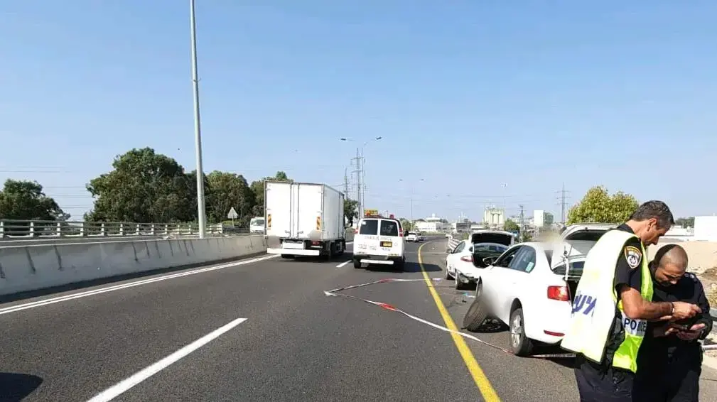 זירת התאונה באזור כפר מסריק בה נהרג גבר בן 40 מפגיעת משאית