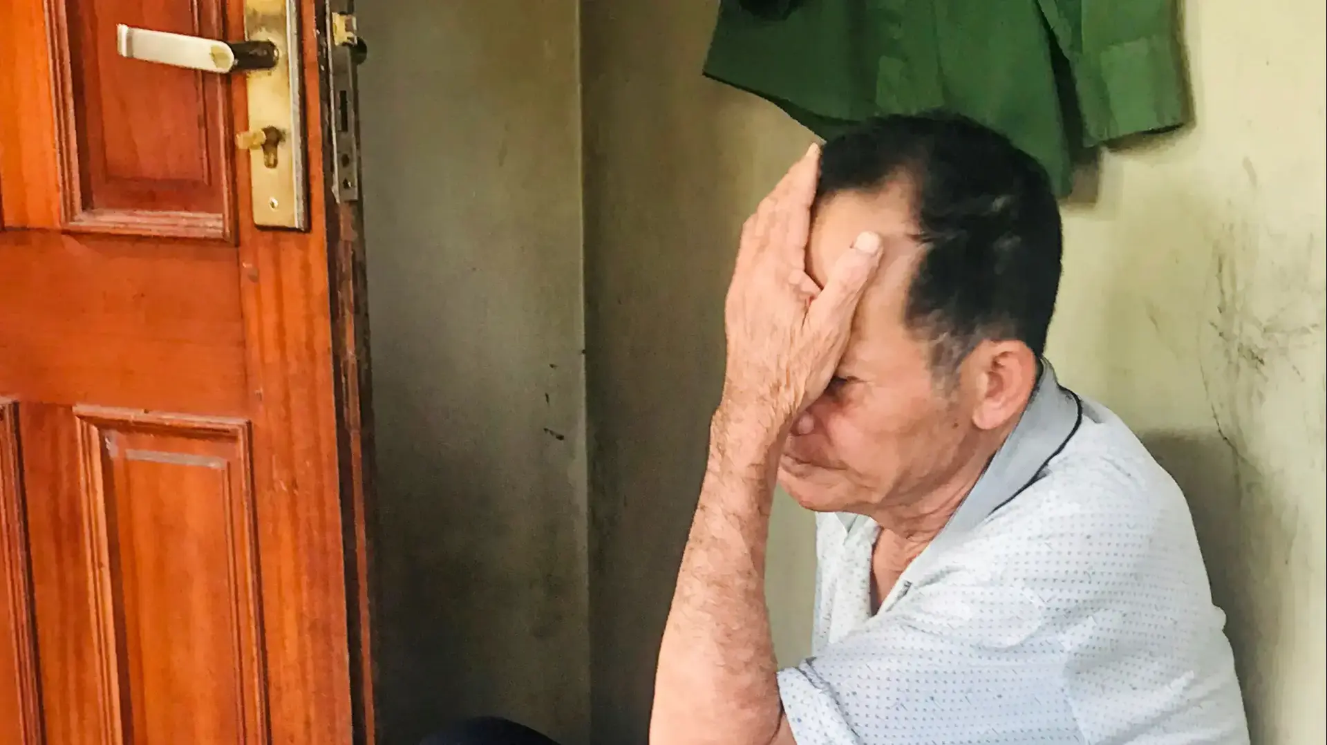 אביה של אחת הקורבנות הווייטנאמיות במשאית המהגרים בבריטניה, 27 באוקטובר 2019 אביה של אחת הקורבנות הווייטנאמיות במשאית המהגרים בבריטניה, 27 באוקטובר 2019