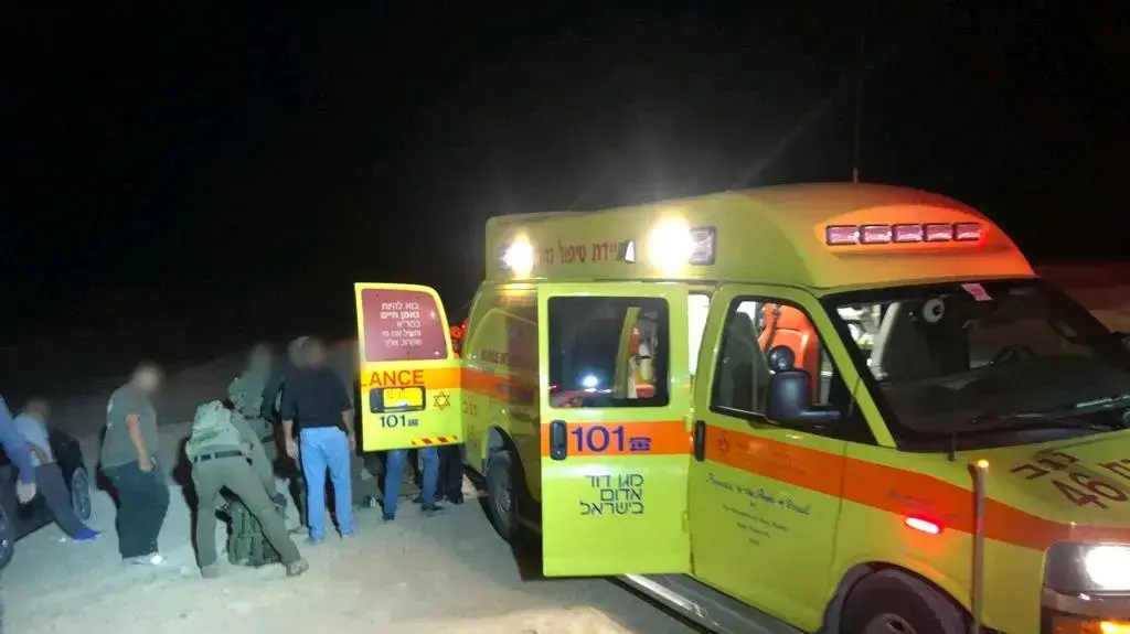 חילוץ נוסעים שהדרדרו עם רכבם לואדי סמוך לים המלח, 9 בנובמבר 2019 חילוץ נוסעים שהדרדרו עם רכבם לואדי סמוך לים המלח, 9 בנובמבר 2019